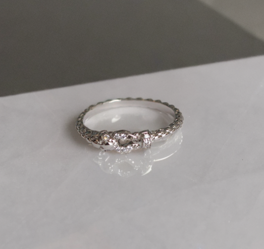 Anillo en baño de rodio