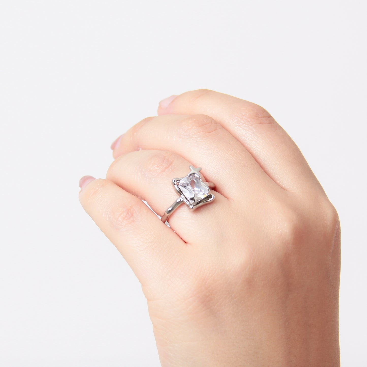 Anillo en baño de rodio
